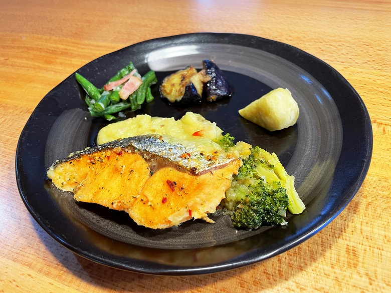 おすすめのダイエット向け冷凍宅食サービスをランキング形式で徹底比較「nosh」鮭のマッシュポテトアヒージョ